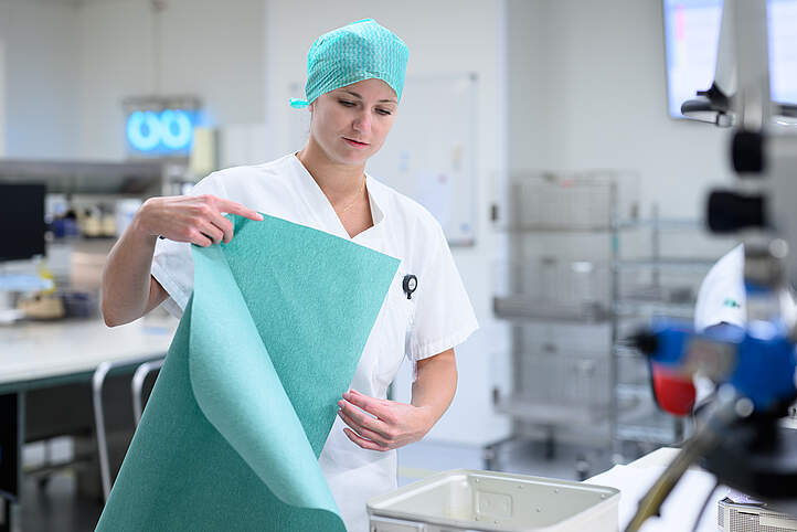 Technicienne de retraitement en dispositif médicaux