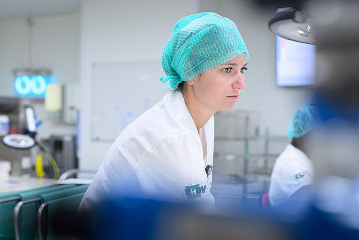 Technicienne de retraitement en dispositif médicaux